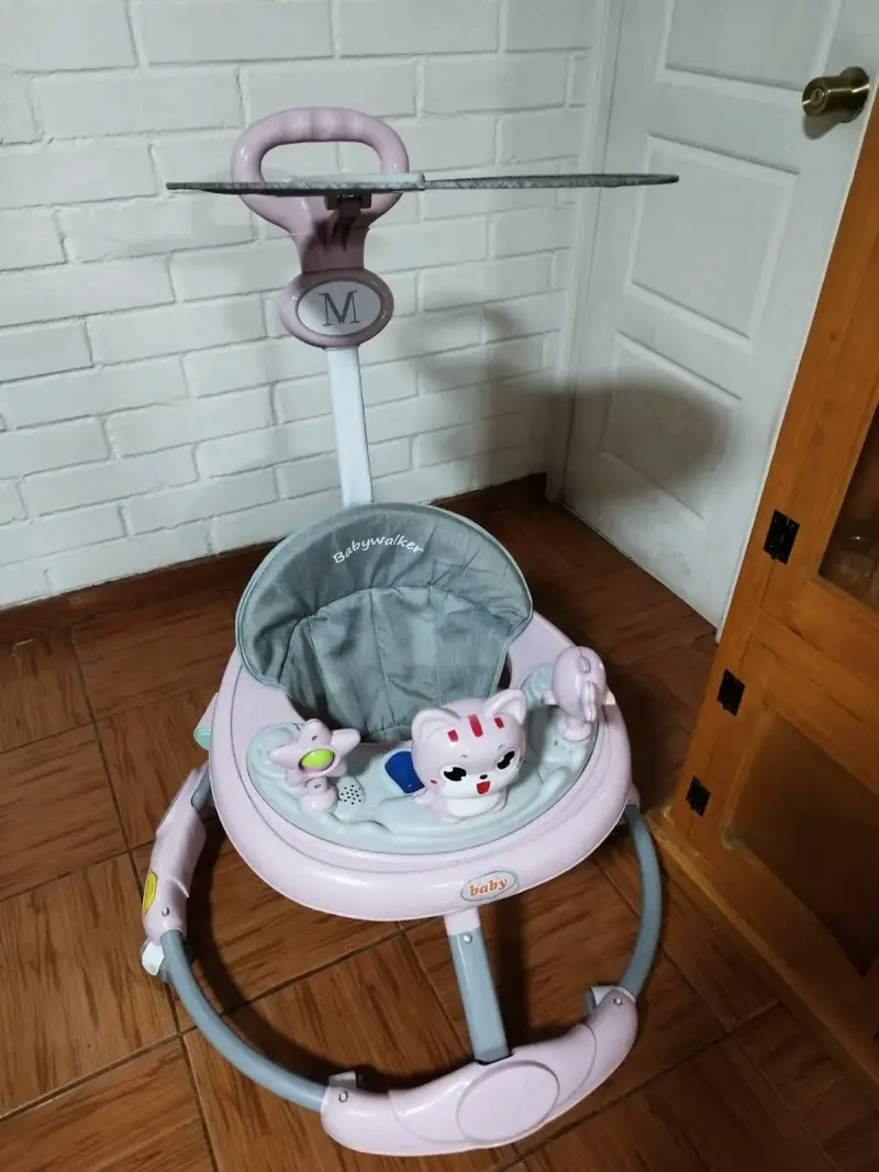Andador para bebé con juguetes y toldo - 2