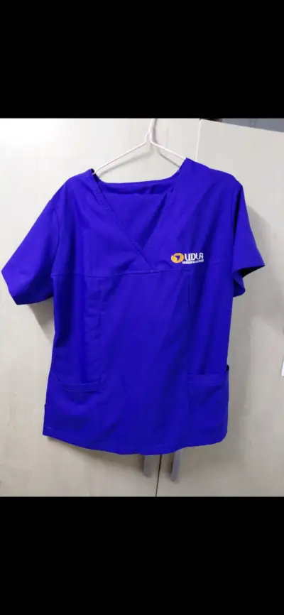 Uniforme médico azul UDLA (antifluidos) - miniatura 1