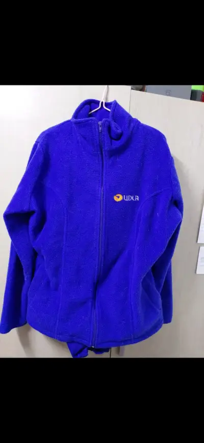 Uniforme médico azul UDLA (antifluidos) - miniatura 2