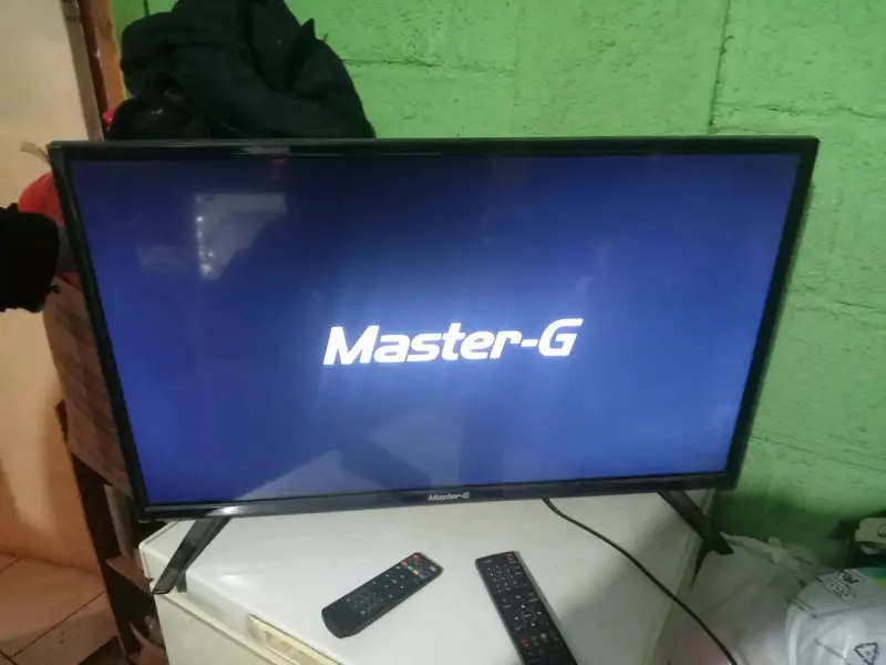 Televisor LED Master-G 32 pulgadas con control remoto - 1
