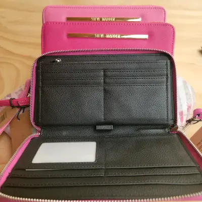 Billeteras rosa Steve Madden con cierre y correa - miniatura 1