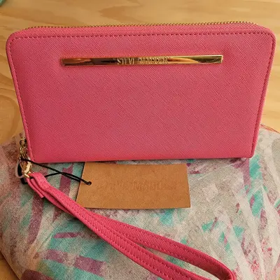 Billeteras rosa Steve Madden con cierre y correa - miniatura 3