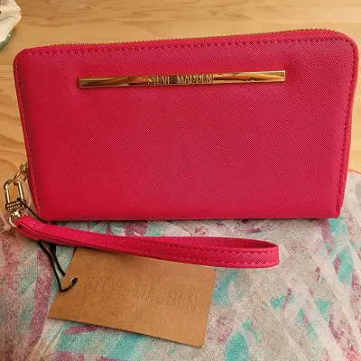 Billeteras rosa Steve Madden con cierre y correa - miniatura 4