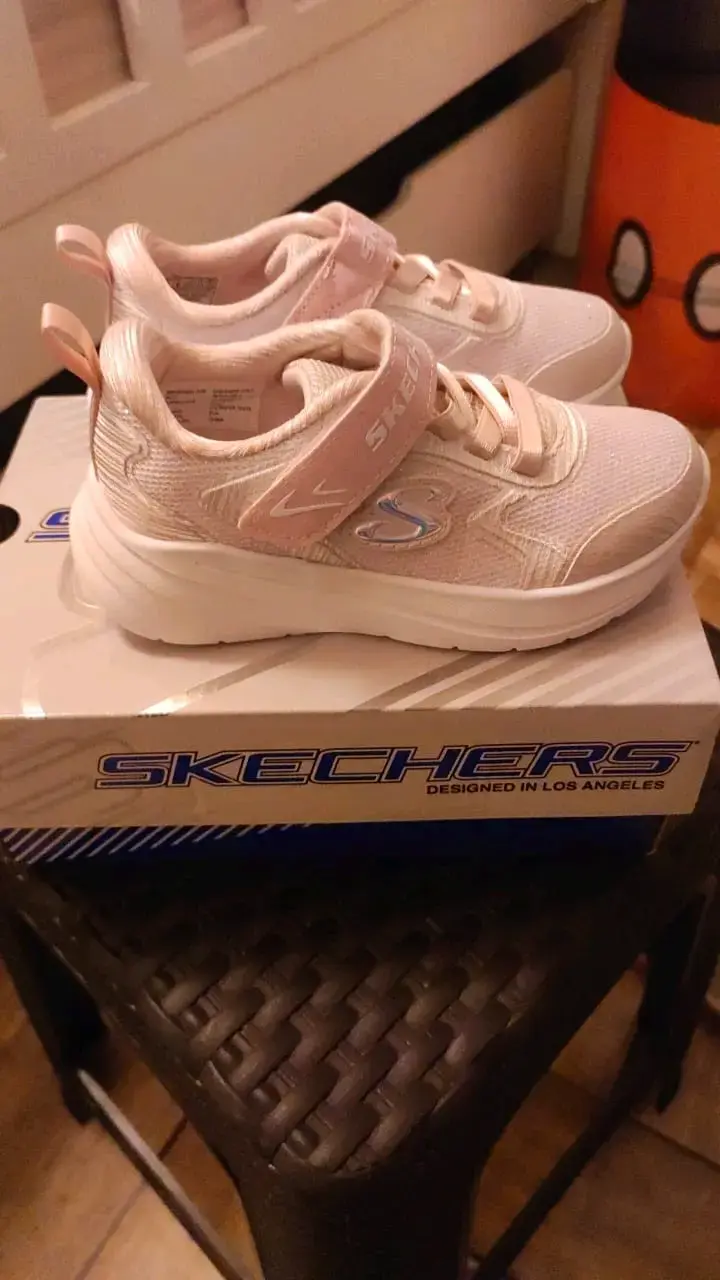 Zapatillas Skechers para niñas color rosa