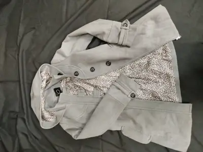 Abrigo gris con capucha y forro estampado - miniatura 1