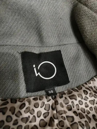 Abrigo gris con capucha y forro estampado - miniatura 3