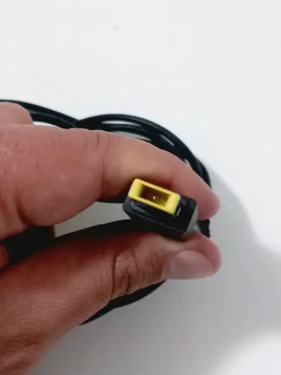 Cargador General Power 20V 2.25A para equipos electrónicos - miniatura 3