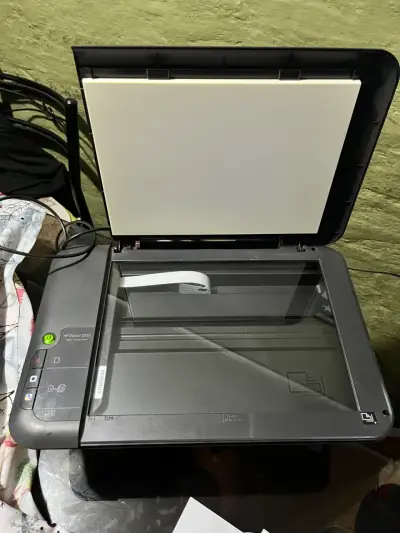 Impresora multifuncional HP Deskjet 2050 nueva - miniatura 2