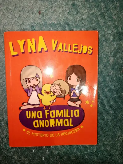 Colección de libros Una Familia Anormal de Lyna Vallejos - miniatura 2