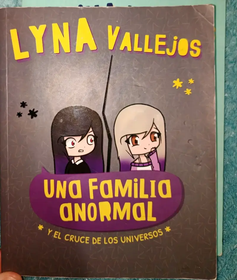 Colección de libros Una Familia Anormal de Lyna Vallejos - 5