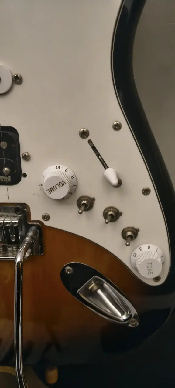 Guitarra eléctrica G&L Legacy sunburst - 3