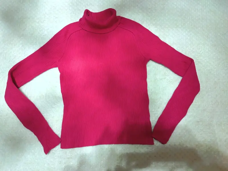 Suéter de cuello alto fucsia para mujer - 2