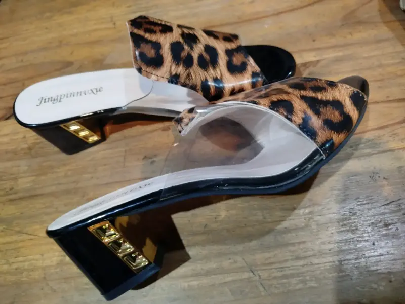 Sandalias de tacón bajo con estampado animal print - 3