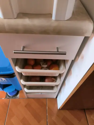 Mueble organizador de cocina con canastos - miniatura 1
