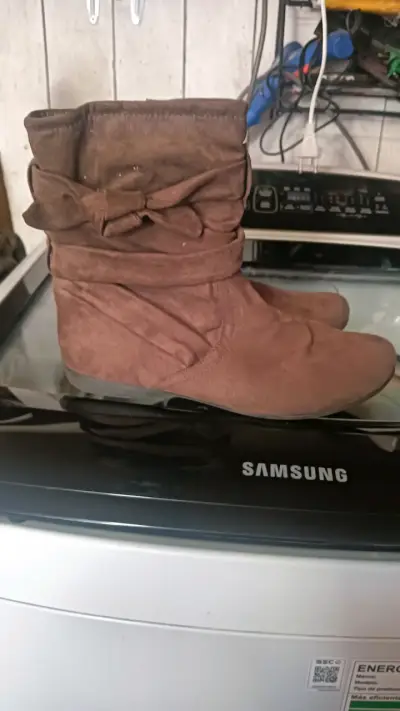 Botas altas de mujer color marrón con hebillas - miniatura 1