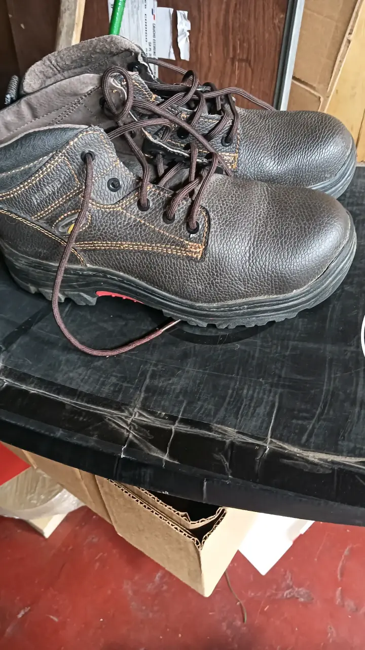 Botas altas de mujer color marrón con hebillas - 3