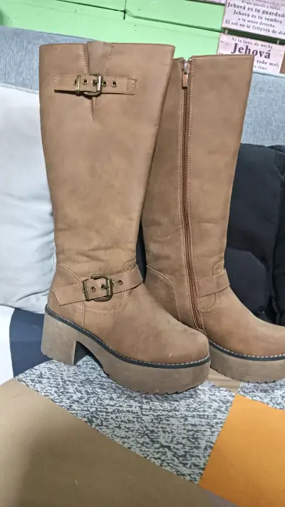 Botas altas de mujer color marrón con hebillas - miniatura 4