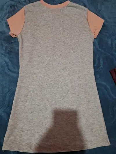 Vestido casual Guess gris y coral da para "M" - miniatura 2