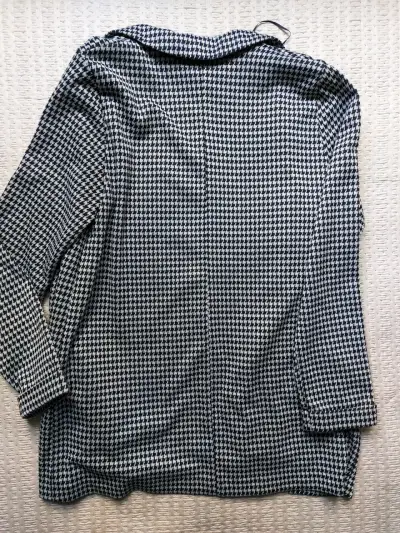 Camisa negra y Blazer Divide - miniatura 6