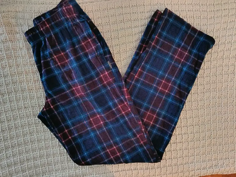 Pantalones de pijama a cuadros azul y rojo - 1