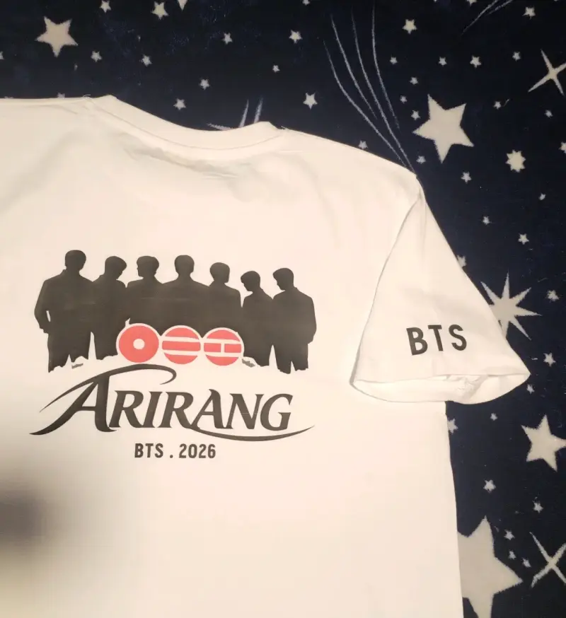 Polera blanca BTS Army con diseño gráfico - 2