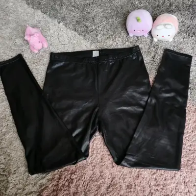 Leggings de cuero sintético negro - miniatura 1