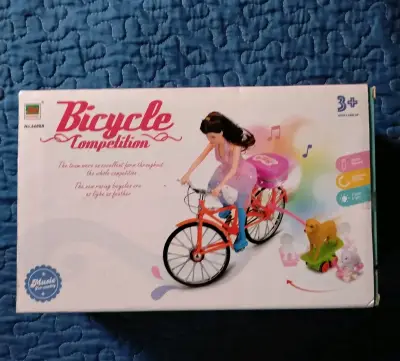 Muñeca con bicicleta y perrito juguete musical - miniatura 1