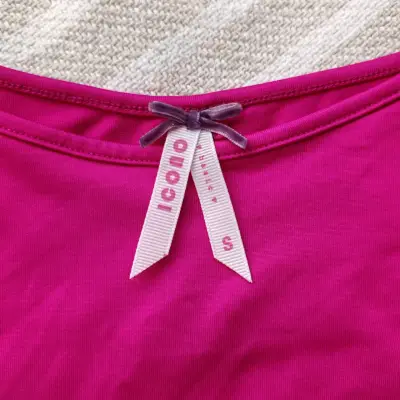Camiseta sin mangas fucsia para mujer - miniatura 2
