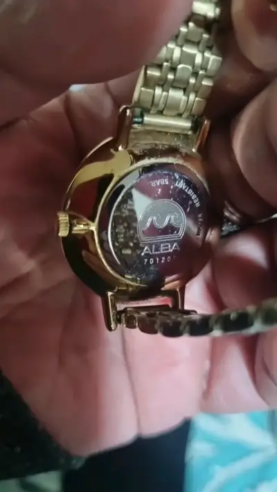 Reloj dorado de pulsera Alba resistente al agua - miniatura 4