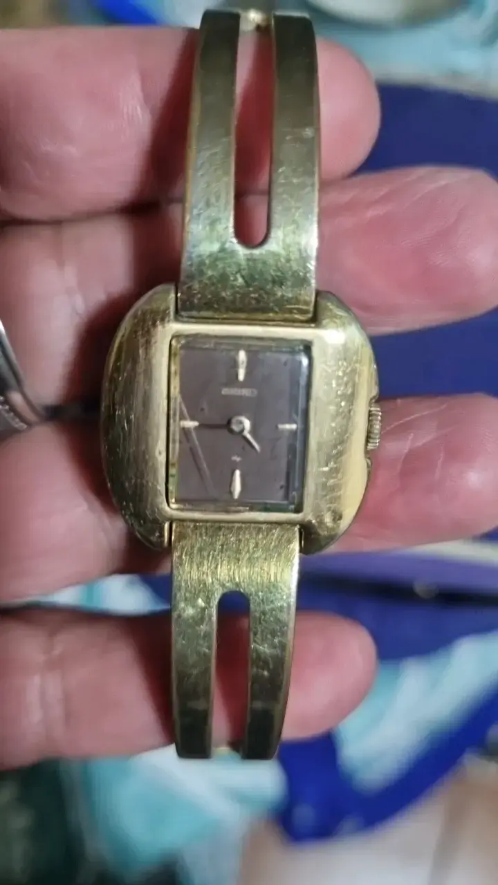 Reloj vintage Seiko dorado para mujer - 1