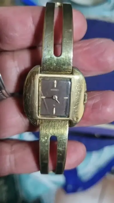 Reloj vintage Seiko dorado para mujer - miniatura 1