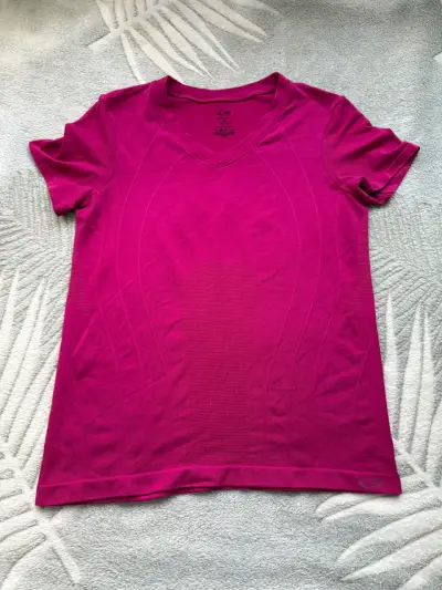 Polera deportiva fucsia para mujer - miniatura 1