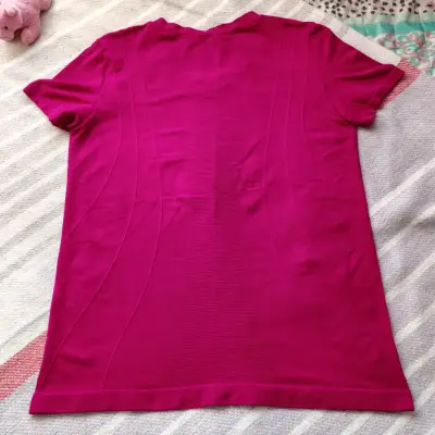 Polera deportiva fucsia para mujer - miniatura 2