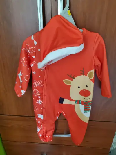 Pijama navideño para bebé con diseño de reno - miniatura 1