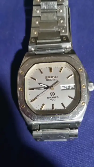 Reloj Seiko Quartz Sports 100 para Hombre - miniatura 2