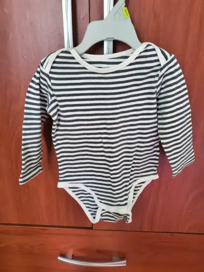 Conjunto de ropa infantil variado - miniatura 4