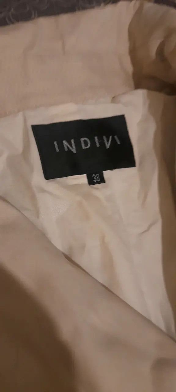 Abrigo beige de mujer Indivi con botones - 3