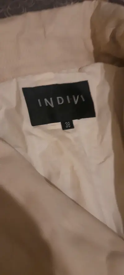 Abrigo beige de mujer Indivi con botones - miniatura 3