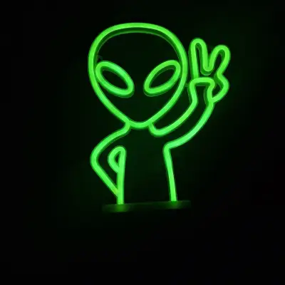 Luz de neón verde con diseño de alienígena - miniatura 1