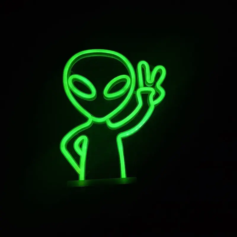 Luz de neón verde con diseño de alienígena - 2