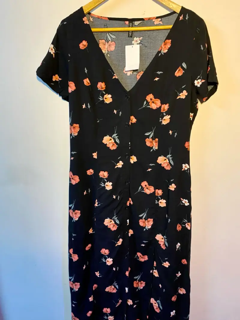 Maxi vestido floral negro H&M con botones - 1