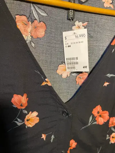 Maxi vestido floral negro H&M con botones - miniatura 3