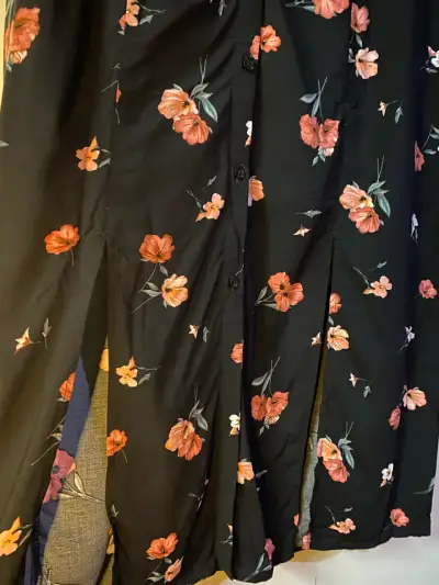 Maxi vestido floral negro H&M con botones - miniatura 4
