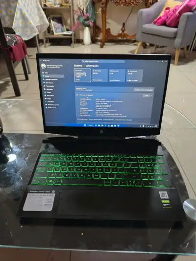 Laptop HP Pavilion Gaming con teclado retroiluminado - miniatura 3