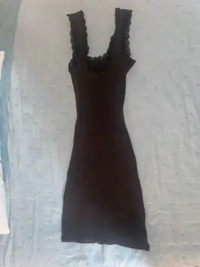 Vestido gris oscuro de encaje - miniatura 1