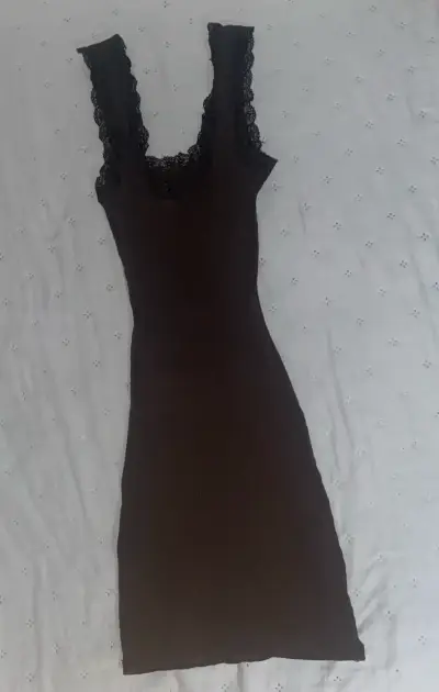 Vestido gris oscuro de encaje - miniatura 3