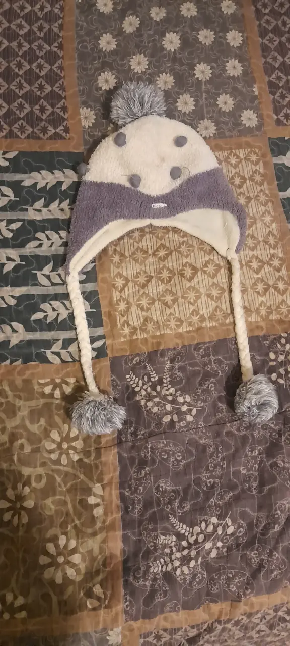 Gorro de lana con pompones para invierno - 1