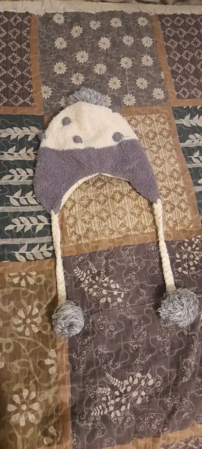 Gorro de lana con pompones para invierno - miniatura 2
