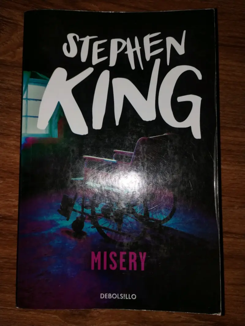 Libro 'Misery' de Stephen King en buen estado - 1