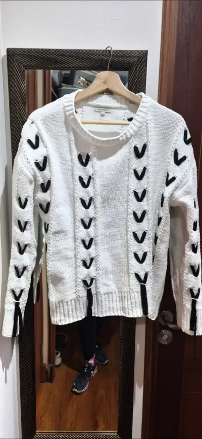 Suéter blanco detalles  negros Jacinta Tienda L - miniatura 5